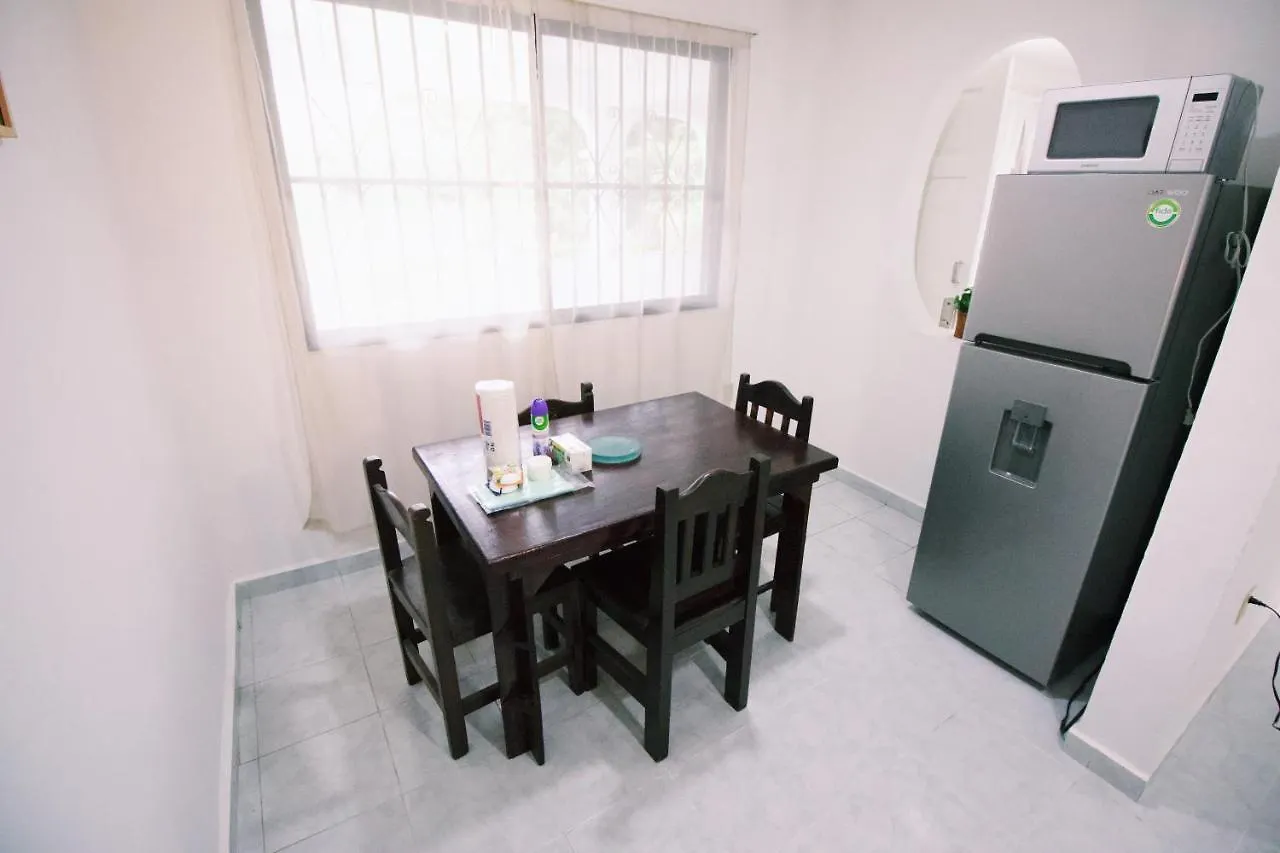 カンクンCasa Kosanアパートメント ホームステイ カンクン